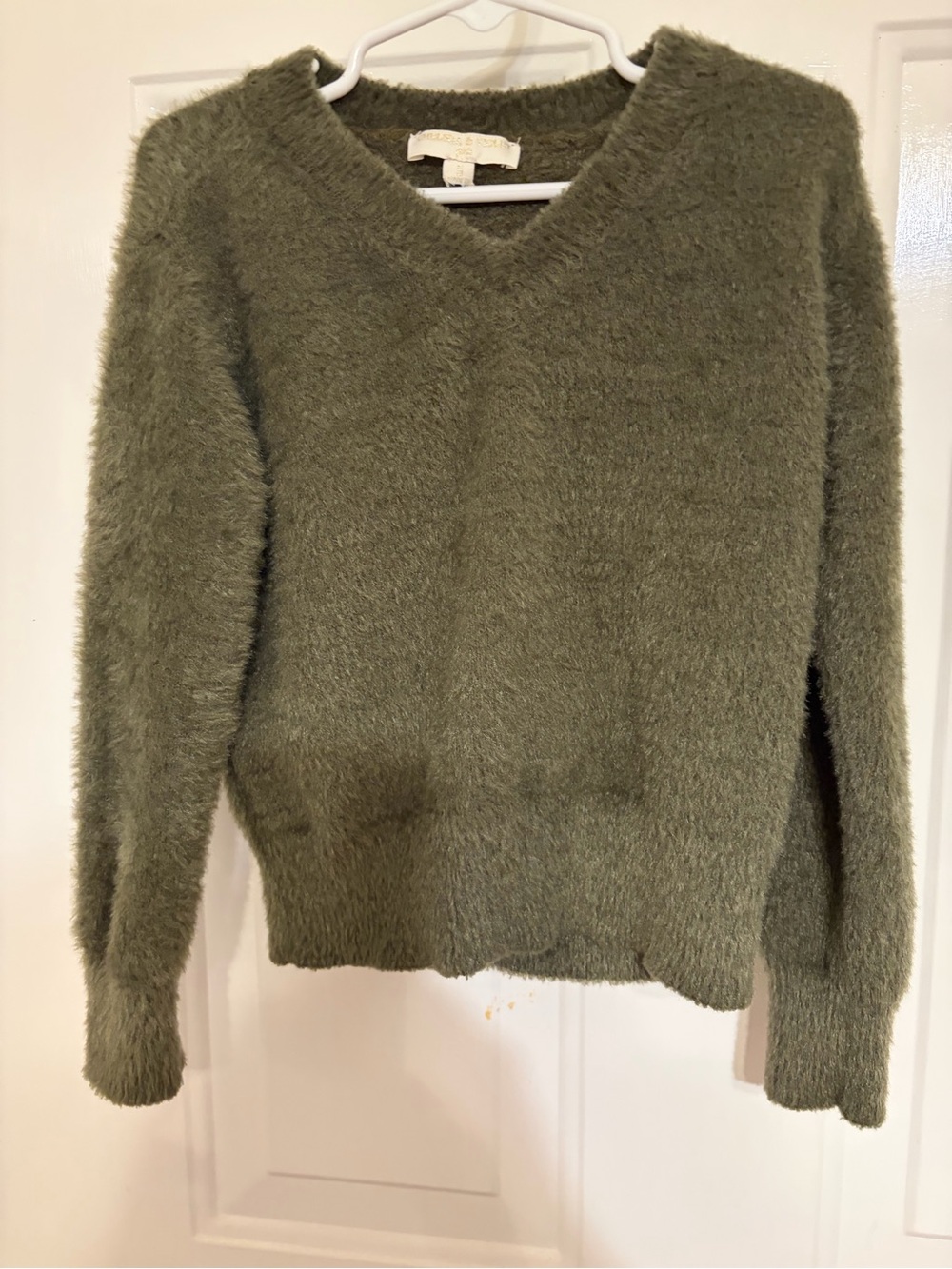 Chelsea & Violet Girls Wooly Green V-Neck Sweater Size 5 Super Warm and Cozy